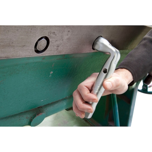 ANGLED BOX WRENCH - 92A - 6X6 Points - Passage Hole - 8 mm