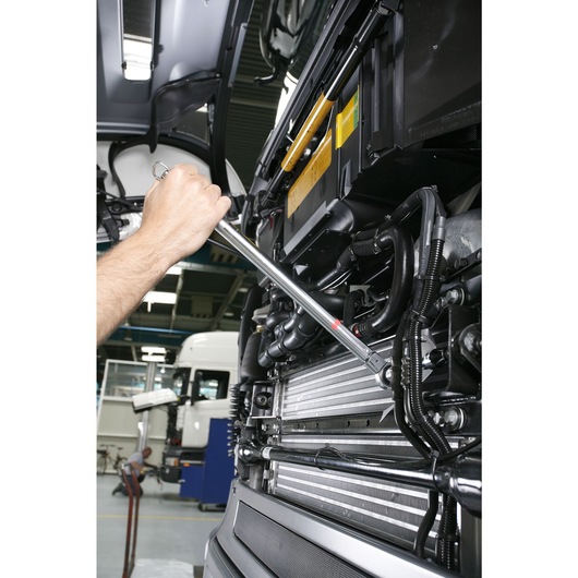 1/2 in. Pre-Set Torque Wrench, Attachment 14 X 18, Range 40-200Nm