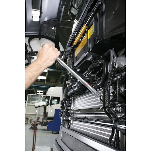 1/2 in. Pre-Set Torque Wrench, Attachment 14 X 18, Range 60-340Nm